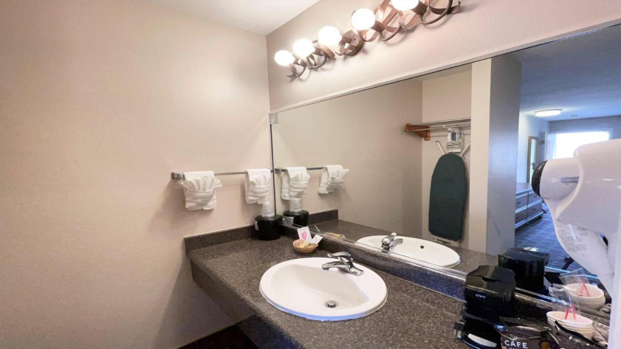 The Noor Hotel Torrey Bagian luar foto