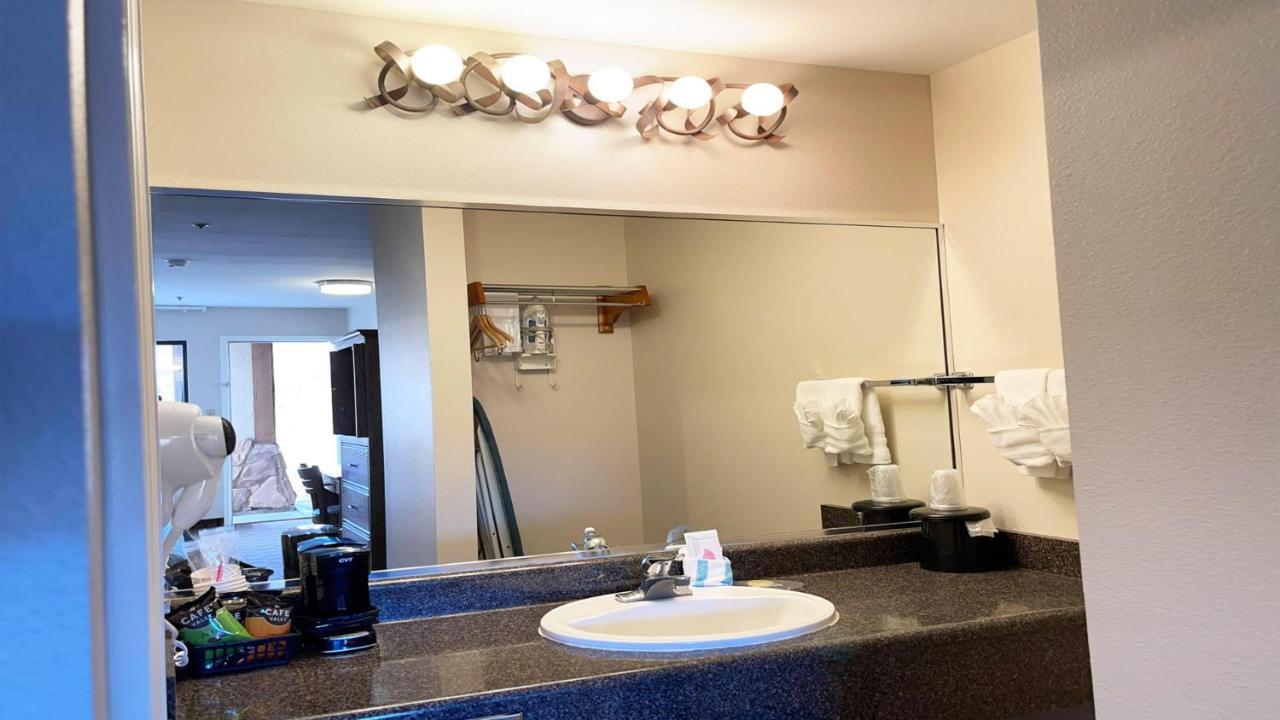 The Noor Hotel Torrey Bagian luar foto